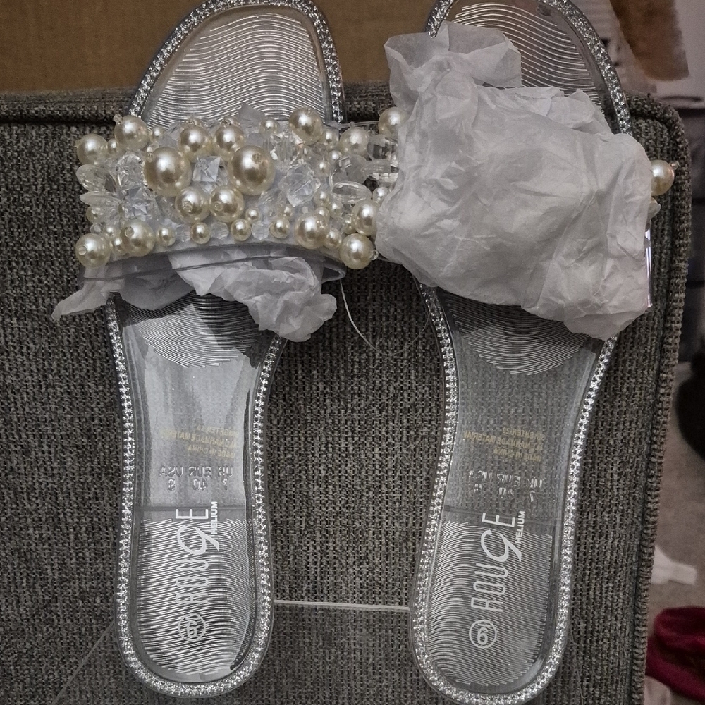 Rouge Helium Women's Silver Embellished Sandals